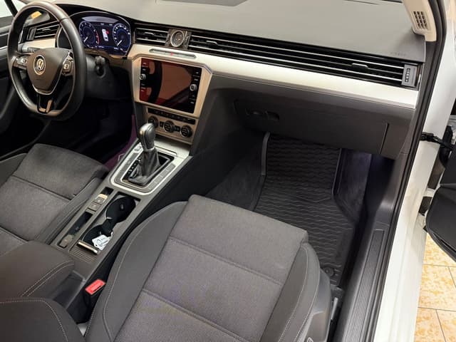 Volkswagen Passat i Örebro